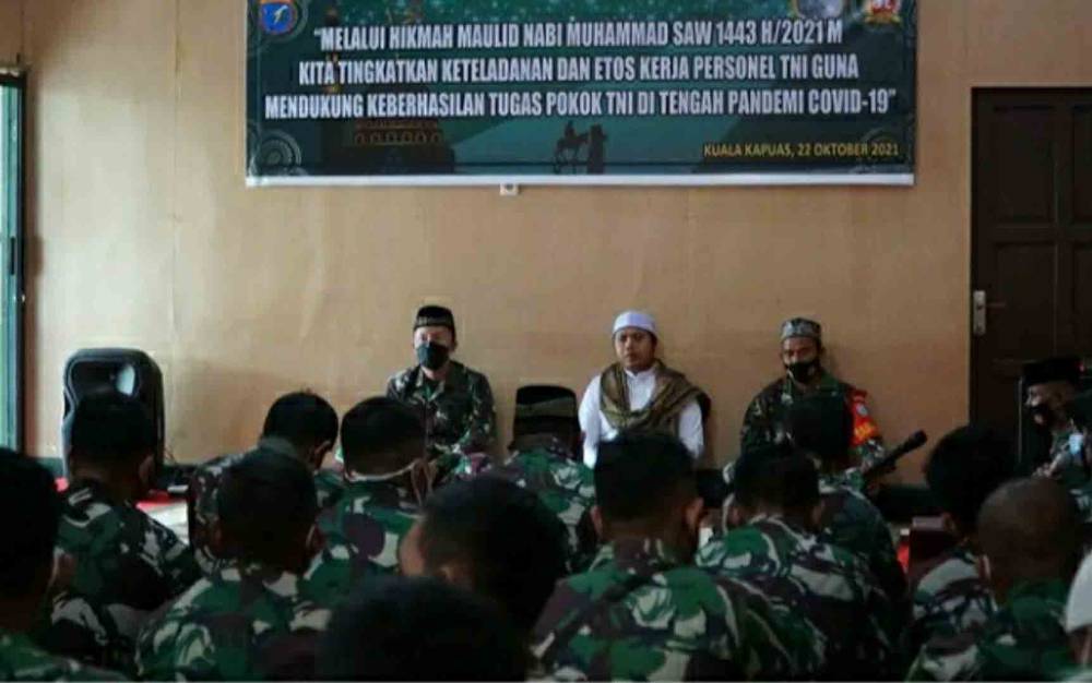 Kodim 1011 Kuala Kapuas saat menggelar peringatan Maulid Nabi Muhammad SAW pada Jumat, 22 Oktober 2021.