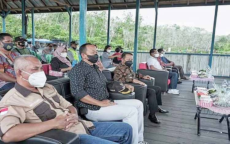 b Said Abdul Saleh (tengah) saat menghadiri perayaan hari ulang tahun atau HUT ke 2 Objek Wisata Dam Turan