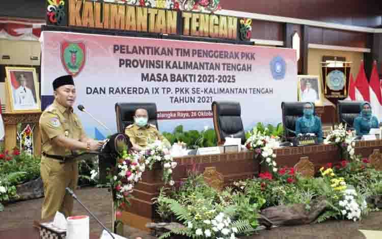Gubernur Kalimantan Tengah (Kalteng), Sugianto Sabran saat menyampaikan sambutan pada acara pelantikan TP-PKK di Aula Jayang Tingang, Selasa 12 Oktober 2021.