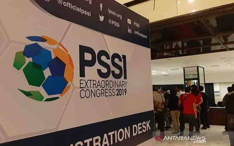 Logo Kongres Luar Biasa PSSI yang digelar di Jakarta, Sabtu (27/7/2019). (foto : ANTARA/Michael Siahaan/aa)