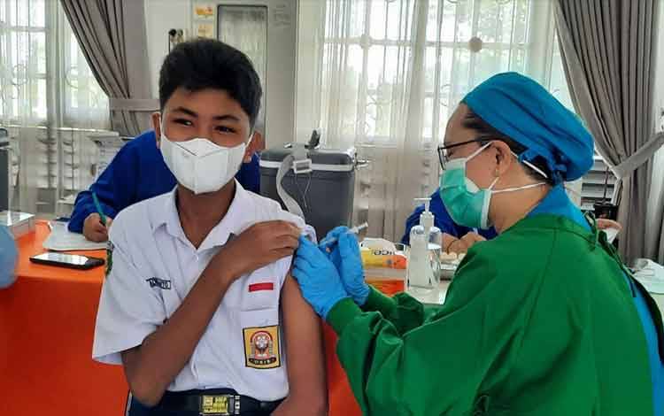 Vaksinasi pelajar SMP di Palangka Raya