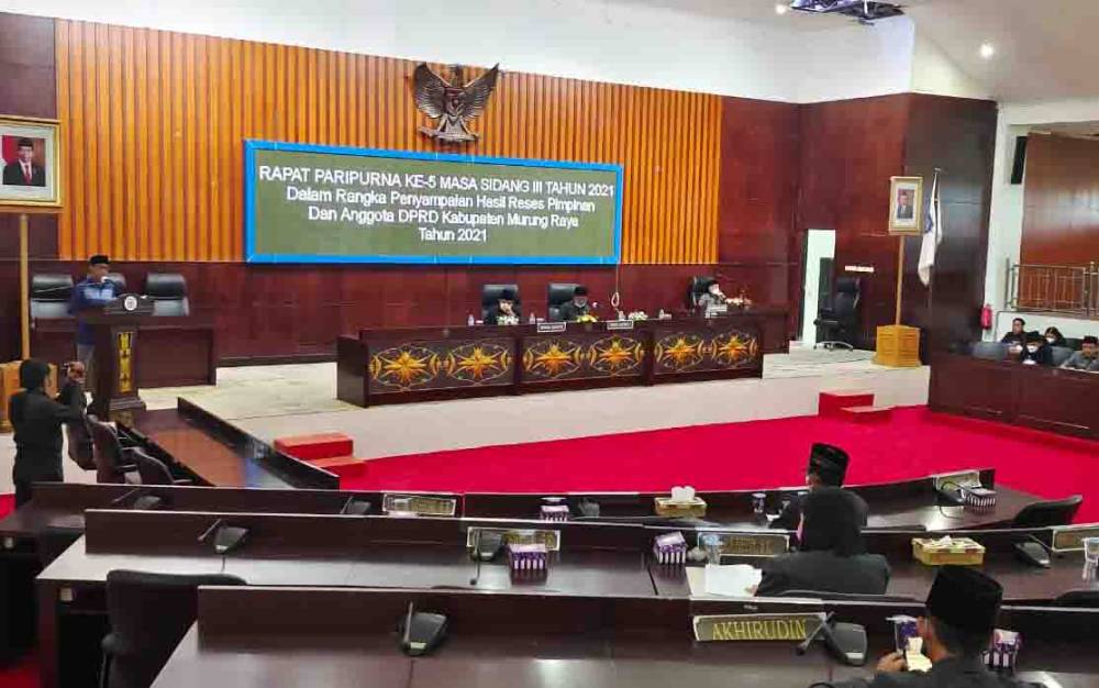 Rapat paripurna penyampaian hasil reses di DPRD Murung Raya, Senin, 1 November 2021.