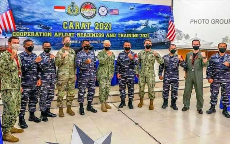 Prajurit TNI AL dan militer AS memulai latihan militer bersama atau 'Cooperation Afloat Readiness and Training' (CARAT) di Surabaya, Senin (1/11/2021). ANTARA/HO-Angkatan Laut AS