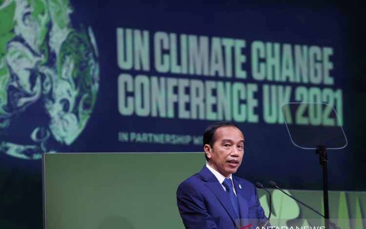 Presiden Indonesia Joko Widodo berpidato pada pertemuan Konferensi Perubahan Iklim PBB (COP26) di Glasgow, Skotlandia, Inggris, Selasa (2/11/2021)