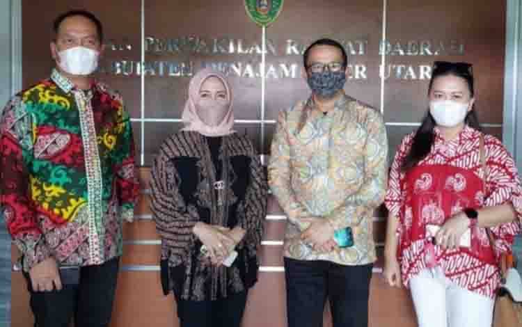 Wakil Ketua I Komisi C DPRD Kota Palangka Raya, Hasan Busyairi (paling kiri) saat melakukan kunjungan kerja ke DPRD Penajam Paser Utara 