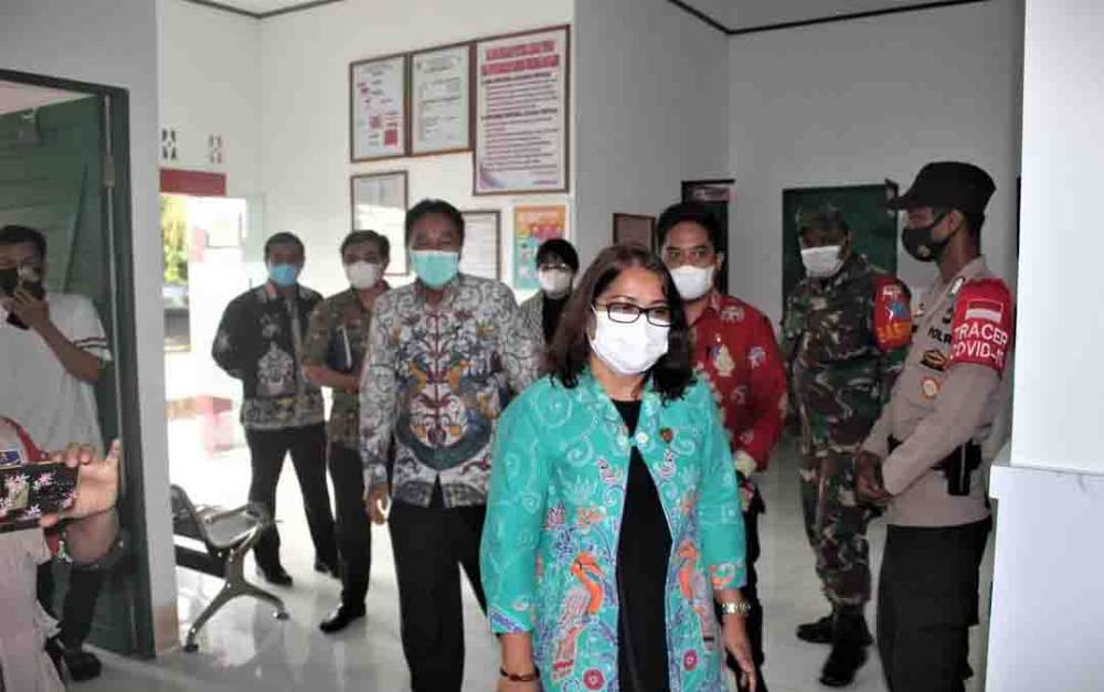 Komisi III DPRD Kalteng saat mengunjungi Puskesmas Baun Bango di Kecamatan Kamipang, Kabupaten Katingan.