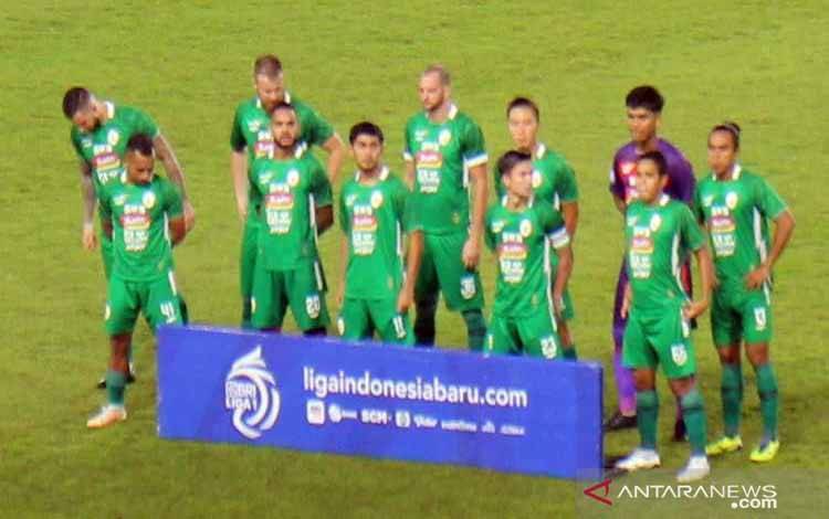 Tim PSS Sleman sebelum melanjutkan kompetisi seri 2 BRI Liga 1 Indonesia 2021/2022 di Stadion Manahan, Solo, Jawa Tengah