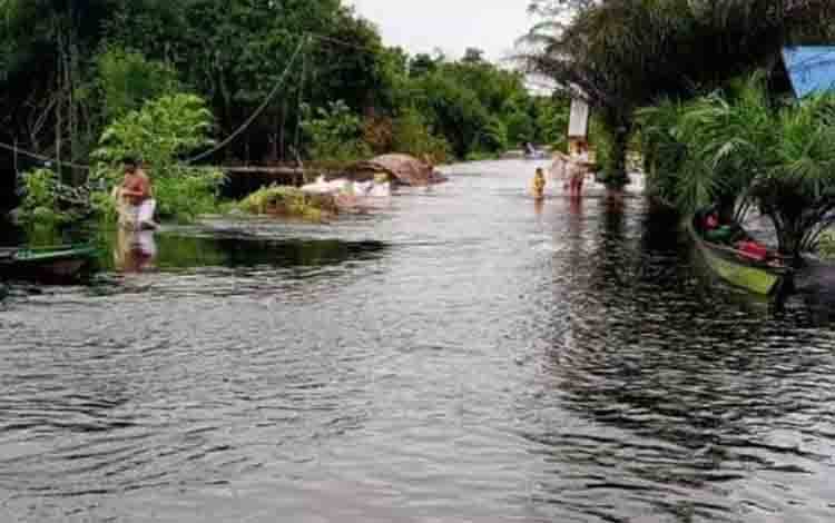 Kondisi banjir yang terjadi di Kelurahan Marang.