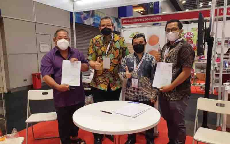 Penandatanganan kontrak dagang di Selangor International Expo (Food & Beverage) 18-21 November 2021, di Kuala Lumpur Conference Centre (KLCC), Malaysia. (foto : ANTARA Foto/KBRI Kuala Lumpur)