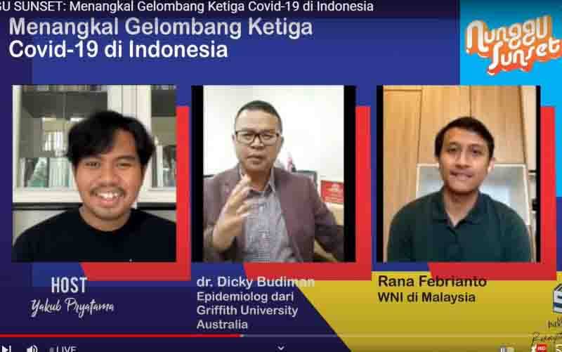 Epidemiolog dari Griffith University Australia Dicky Budiman (tengah) dalam diskusi daring bertajuk "Menangkal Gelombang Ketiga COVID-19 di Indonesia". (foto : ANTARA/tangkapan layar)