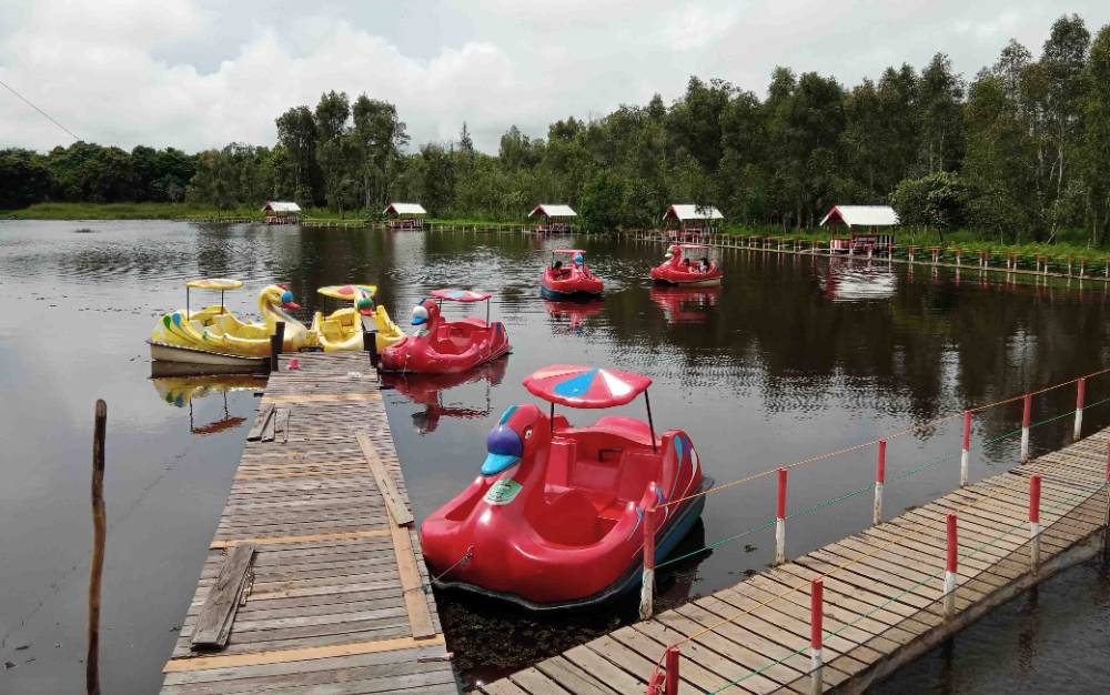Objek wisata perahu bebek di Desa Gohong, Kabupaten Pulang Pisau.