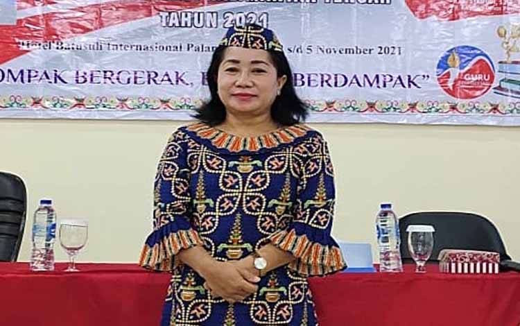 Yuli Rinawati, guru berprestasi yang juga menjabat sebagai Ketua Ikatan Guru Indonesia atau IGI Kabupaten Barito Timur