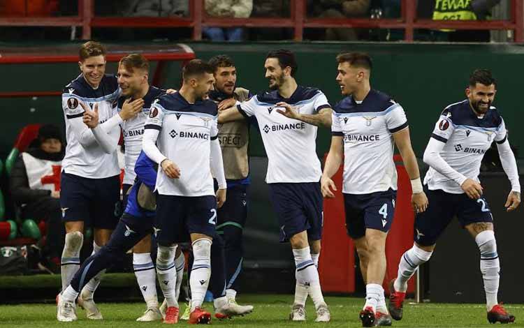 Skuad Lazio merayakan gol Ciro Immobile dalam pertandingan Grup E Liga Europa lawan Lokomotiv Moskow, Jumat 26 November 2021