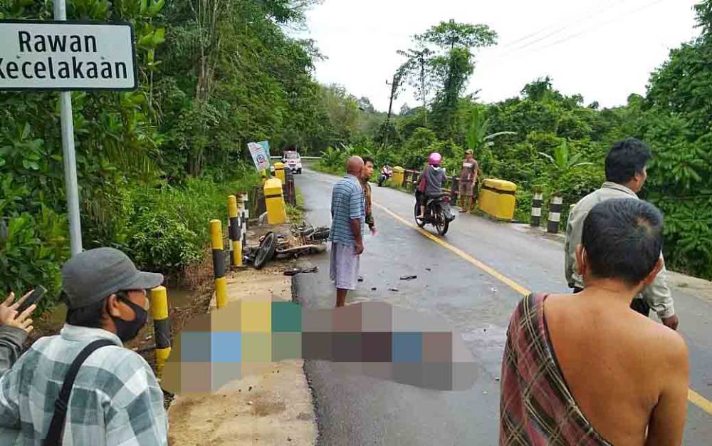 Korban kecelakaan sepeda motor VS bus sekolah di Desa Tampa Kabupaten Barito Timur