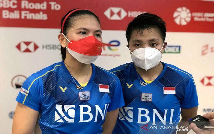 Pada ajang Indonesia Open 2021, ganda putri Greysia Polii/Apriyani Rahayu menjadi pemain Skuad Merah Putih pertama yang memastikan tempatnya ke babak final hari Minggu. (ANTARA/Roy Rosa Bachtiar)