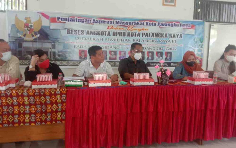 Anggota DPRD Kota Palangka Raya dari Daerah Pemilihan (Dapil) III melaksanakan reses di Kelurahan Panarung, Kecamatan Pahandut