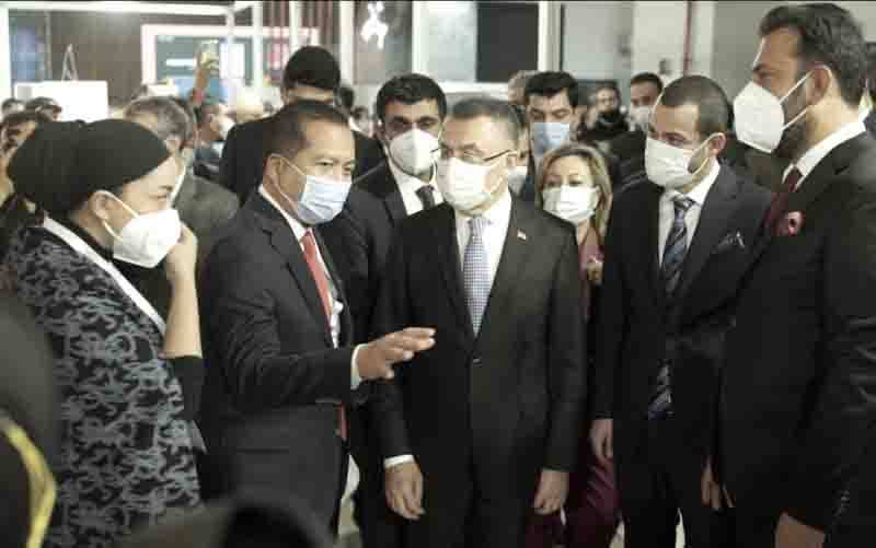 Wakil Presiden Turki Fuat Oktay mengunjungi Paviliun Indonesia dalam 7th World Halal Summit dan 8th OIC Halal Expo di Istanbul, Turki. (foto : KBRI Ankara)