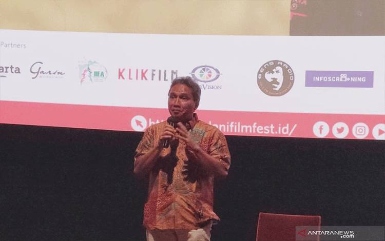 Direktur Jenderal (Dirjen) Kebudayaan Kementerian Pendidikan dan Kebudayaan, Riset dan Teknologi (Kemendikbudristek) Hilmar Farid dalam penutupan MIFF 2021 di Jakarta, Sabtu (4/12/2021). (ANTARA/Arnidhya Nur Zhafira)