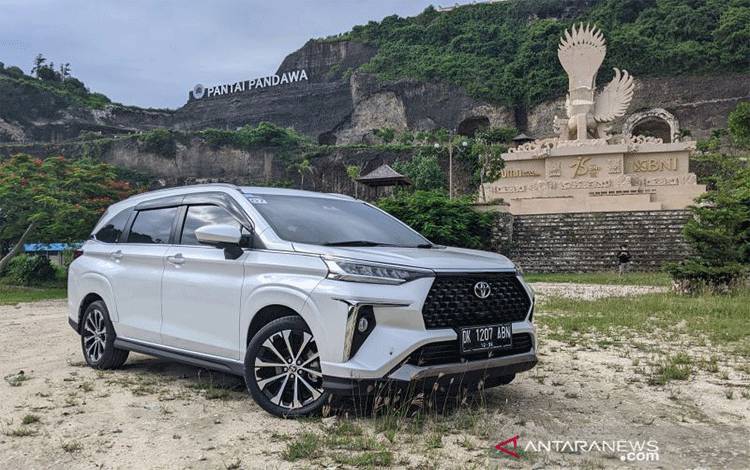 Toyota All New Veloz di Bali, Selasa (7/12/2021) (ANTARA/Nanien Yuniar)