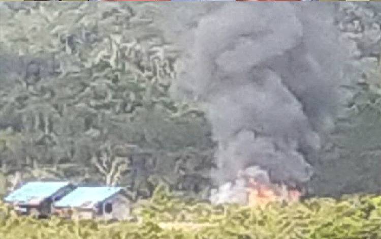 Dokumentasi gedung SMP Negeri Serambakom, Pegunungan Bintang, Papua, yang dibakar kelompok bersenjata. ANTARA/HO/Polres Pegunungan Bintang