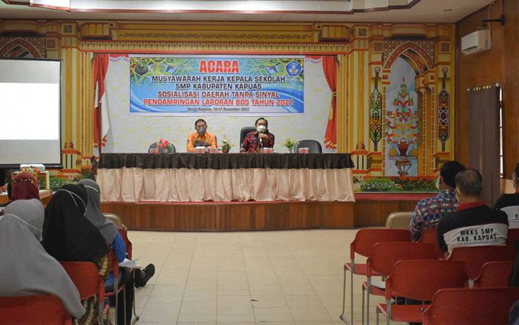 Dinas Pendidikan Kabupaten Kapuas telah menggelar pertemuan MKKS SMP se kabupaten pada Kamis, 16 Desember 2021.