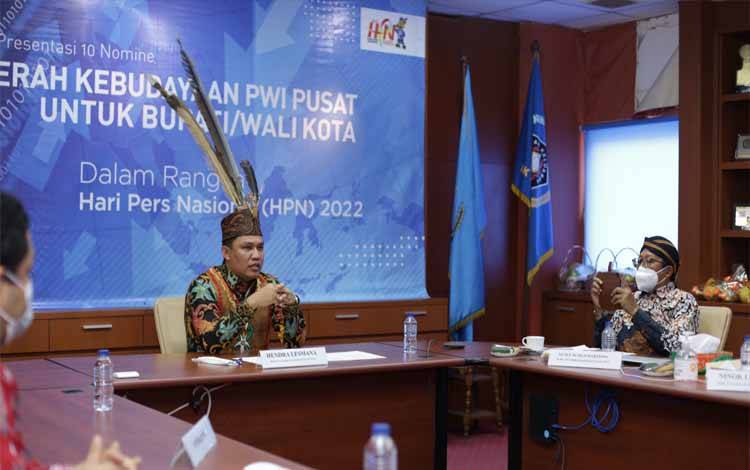 Bupati Lamandau, Hendra Lesmana sampaikan paparan di hafapan juri Anugerah Kebudayaan PWI, Kamis 16 Desber 2021
