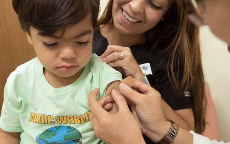 Ilustrasi vaksinasi pada anak