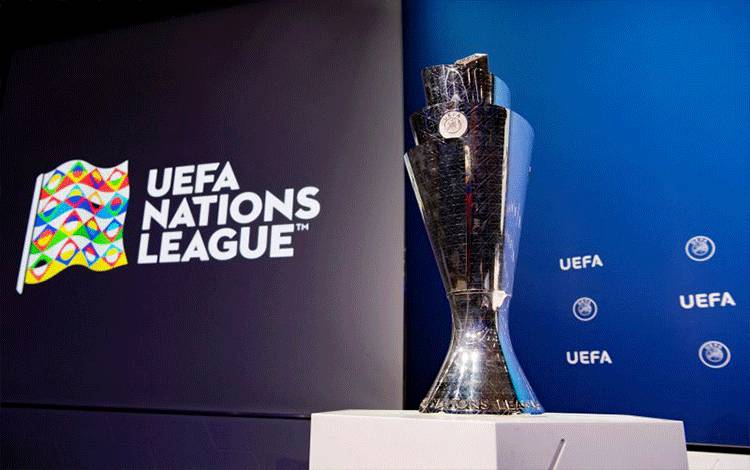 Trofi UEFA Nations League dalan pengundian musim 2022/2023 di Nyon, Swiss, 16 Desember 2021. (Handout via REUTERS/HANDOUT)