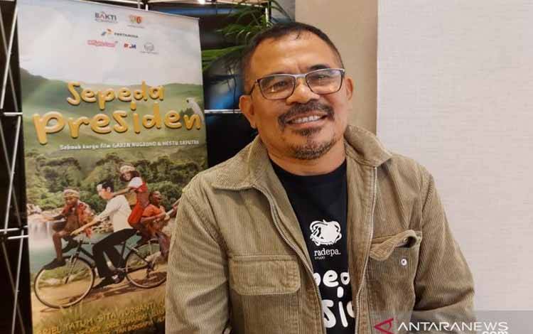 Sutradara Garin Nugroho ditemui saat pemutaran perdana film "Sepeda Presiden" di Epicetrum XXI, Jakarta, Senin (20/12/2021)