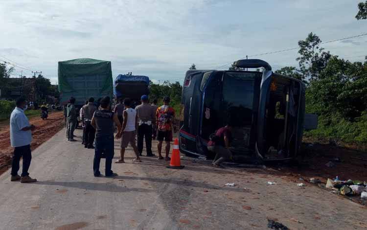 Bus PO Logos yang mengalami kecelakaan di Jalan Ahmad Yani, Km 31 di Desa Sungai Melawen, Kecamatan Pangkalan Lada, Selasa, 21 Desember 2021