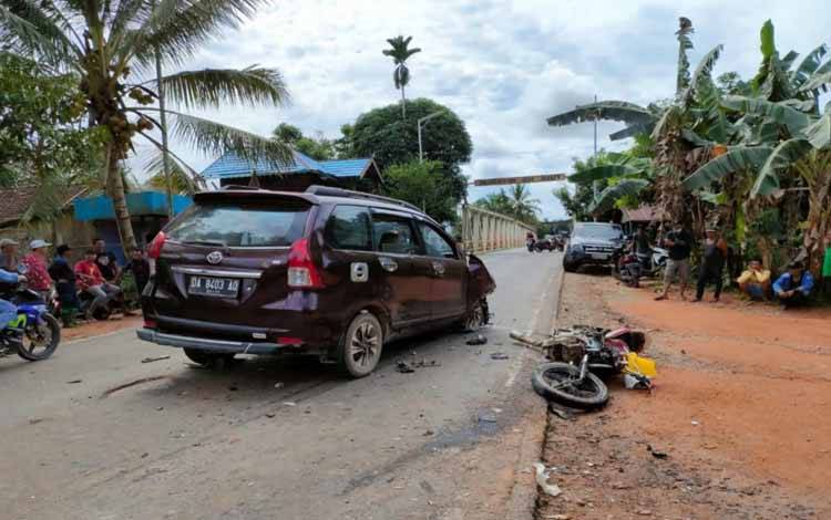 Pemotor meninggal seusia tabarakan dengan minibus di Jalan Jendral Ahmad Yani, dekat Jembatan Runtu, Desa Runtu, Kecamatan Arut Selatan