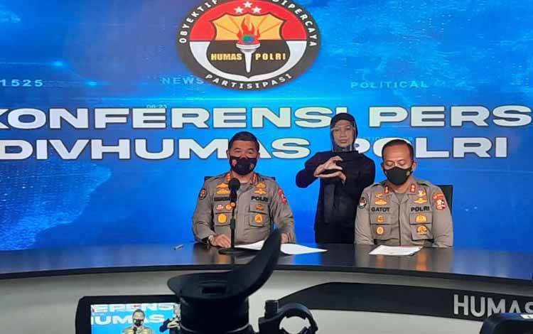 Kabagpenum Divisi Humas Polri Kombes Ahmad Ramadhan memberikan keterangan pers di Mabes Polri, Rabu (22/12/2021)
