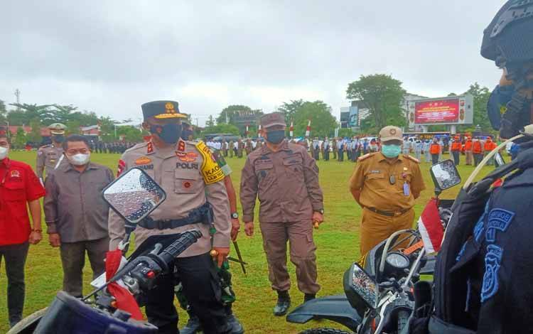 Kapolda Kalteng Irjen Nanang Avianto mengecek personel dan sarana prasarana