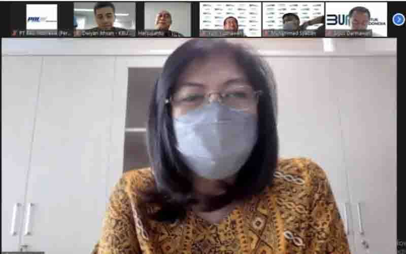 Asisten Deputi Bidang Manufaktur, Liliek Mayasari saat mengukuhkan Dewan Komisaris PAL yang baru pada 23 Desember 2021. (foto : ANTARA/HO-PT PAL Indonesia)