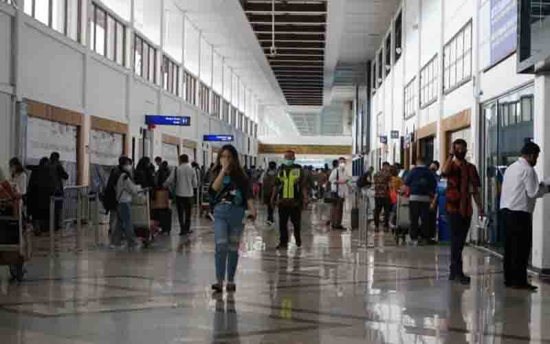 Suasana penumpang di Bandara Internasional Juanda Surabaya (foto : ANTARA/HO-Angkasa Pura I Juanda)