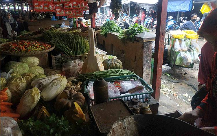 Salah satu lapak pedagang sayuran di Pasar Kuala Pembuang.