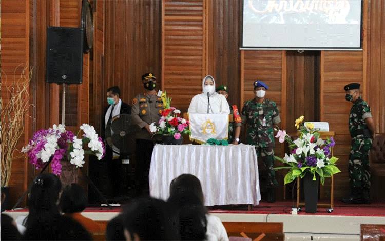 Bupati Kobar bersama forkompinda Kabupaten Kobar dalam kegiatan meninjau pelaksnaaan ibadah Natal, Sabtu, 25 Desember 2021.