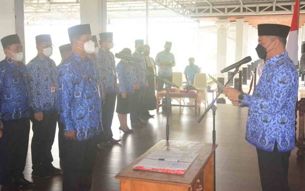 Ketua Dewan Pengurus Korpri Provinsi Kalimantan Tengah, Fahrizal Fitri mengukuhkan Dewan Pengurus Korpri Kabupaten Seruyan, Rabu, 29 Desember 2021.