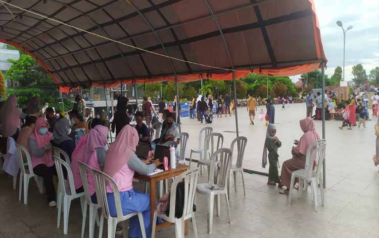 Vaksinasi di kawasan Ikon Jelawat, Sampit, Kotawaringin Timur