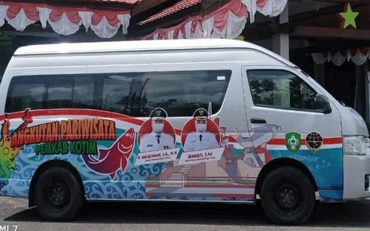 Bus mini yang dikelola Dishub Kotim yang akan melayani masyarakat berwisata ke Pantai Ujung Pandaran , Kecamatan Teluk Sampit.