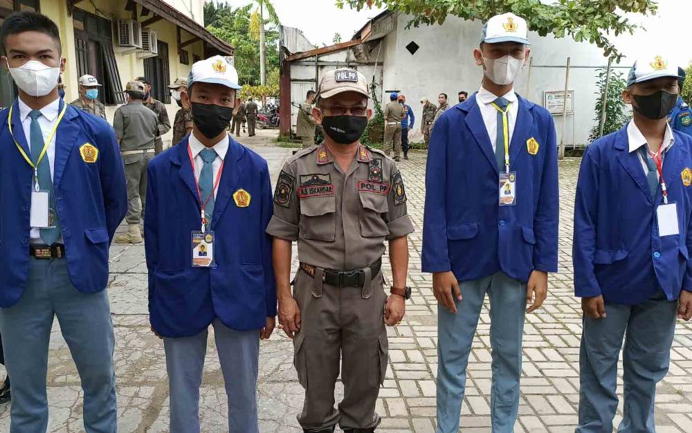 Empat siswa magang di kantor Satpol PP dan Damkar Kabupaten Kapuas