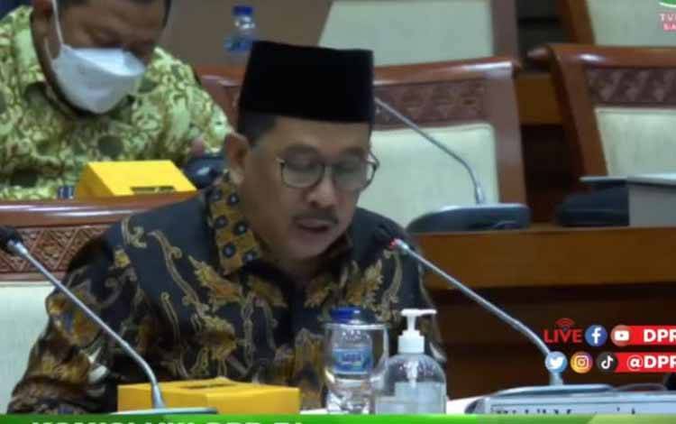 Wakil Menteri Agama Zainut Tauhid Sa'adi saat menggelar rapat kerja bersama Komisi VIII DPR RI di Senayan, Jakarta, Kamis (13/1/2022)