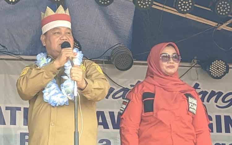 Bupati Kotim Halikinnor, bersama Wakil Bupati Irawati saat kunjungan kerja ke wilayah pedalaman, beberapa waktu lalu. 