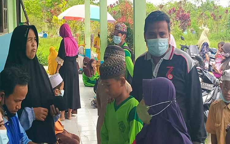 Pelaksanaan vaksinasi covid-19 bagi peserta didik MIN 3 Kapuas