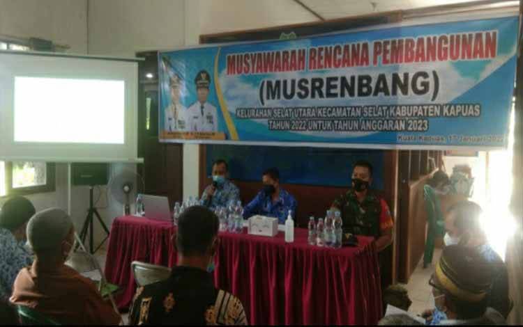 Suasana saat Musrenbang di Kelurahan Selat Utara, Kecamatan Selat, Kabupaten Kapuas, Senin 17 Januari 2022