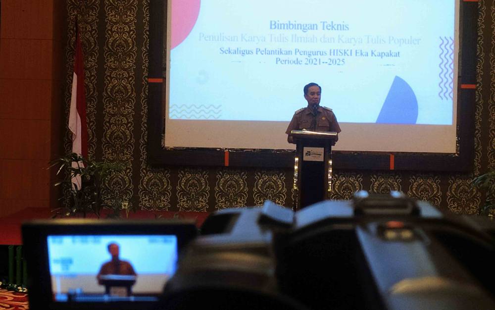Plt Kepala Dinas Pendidikan Kalimantan Tengah, Ahmad Syaifudi saat memberikan sambutan dalam bimbingan teknis penulisan karya tulis dan karya tulis populer oleh Balai Bahasa Kalteng, di Sampit, Kotawaringin Timur.