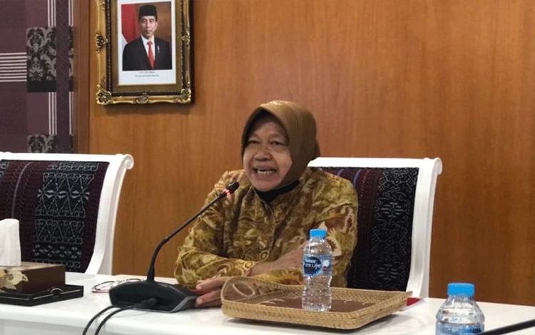 Menteri Sosial Tri Rismaharini dalam konferensi pers di Kantor Kementerian Sosial Jakarta, Selasa (18/1/2022). (Antara/Devi Nindy)