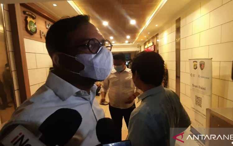 Haris Azhar penuhi panggilan penyidik Polda Metro Jaya, Selasa (18/1/2022)