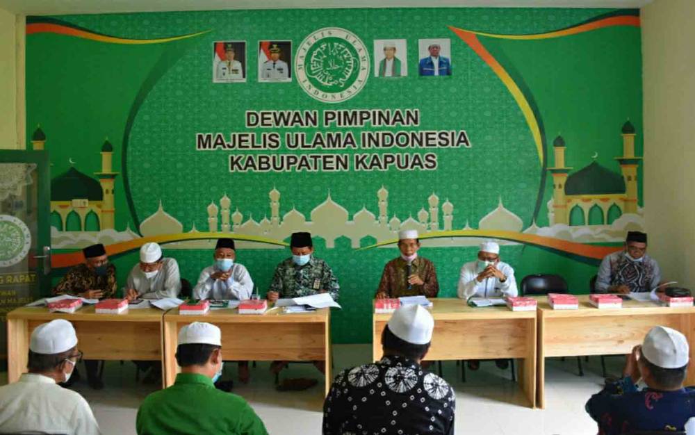 Ketua Umum MUI Kapuas, HM Nafiah Ibnor saat memimpin rapat bahas program kerja, bertempat di kantor MUI setempat.