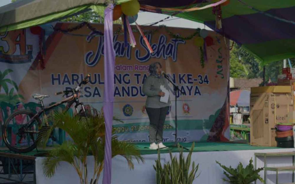 Bupati Kotawaringin Barat, Nurhidayah saat peringatan HUT ke 34 Desa Pandu Senjaya, Minggu, 23 Januari 2022.